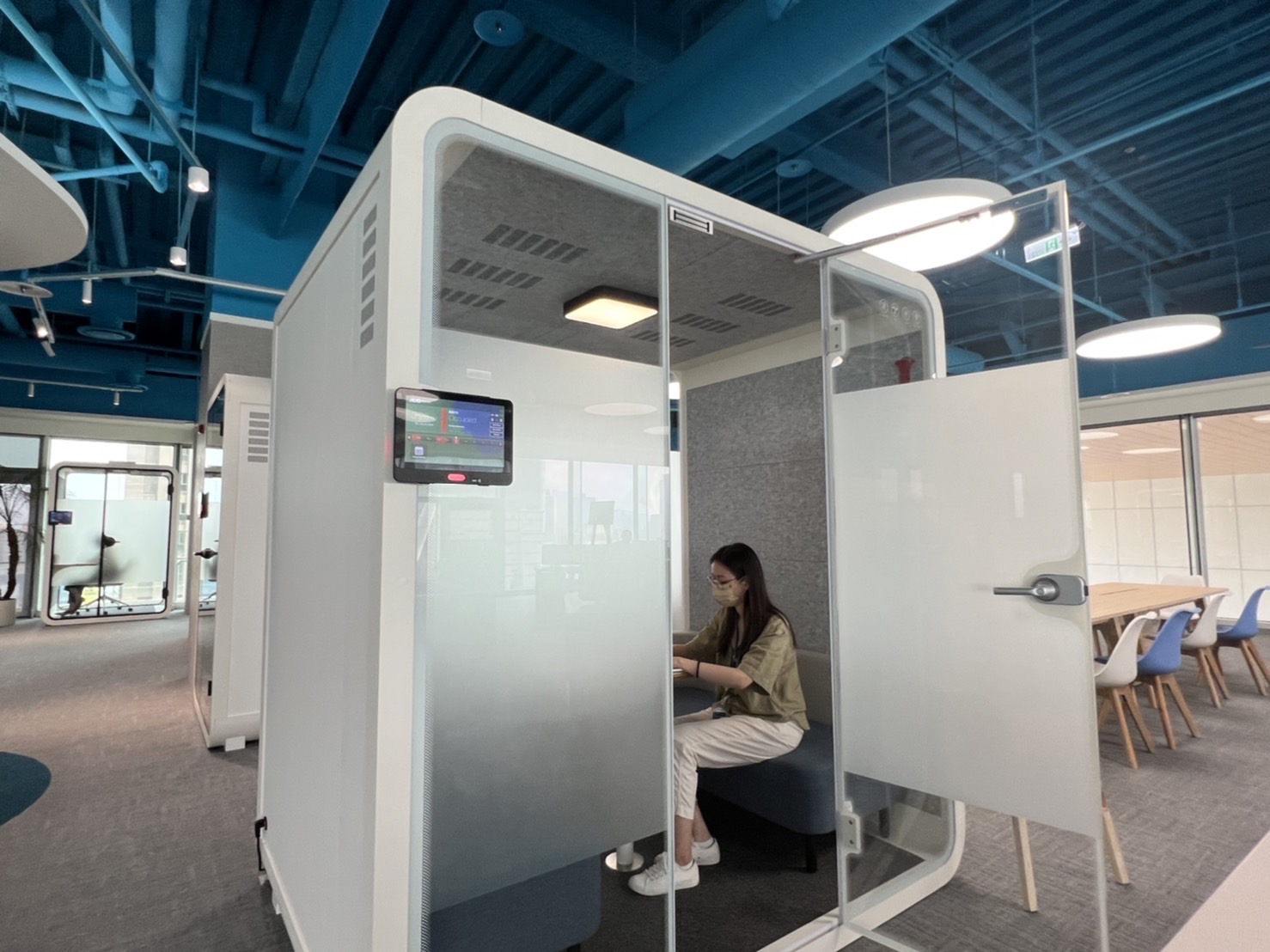 友達高雄據點的智慧行動辦公艙，展現友達在面板以外的研發應用軟實力