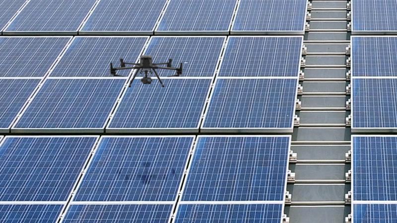 YY易游m6米乐以无人机搭配IR Sensor热显像技术进行全方面模块健检，有效降低人力成本并提升发电量