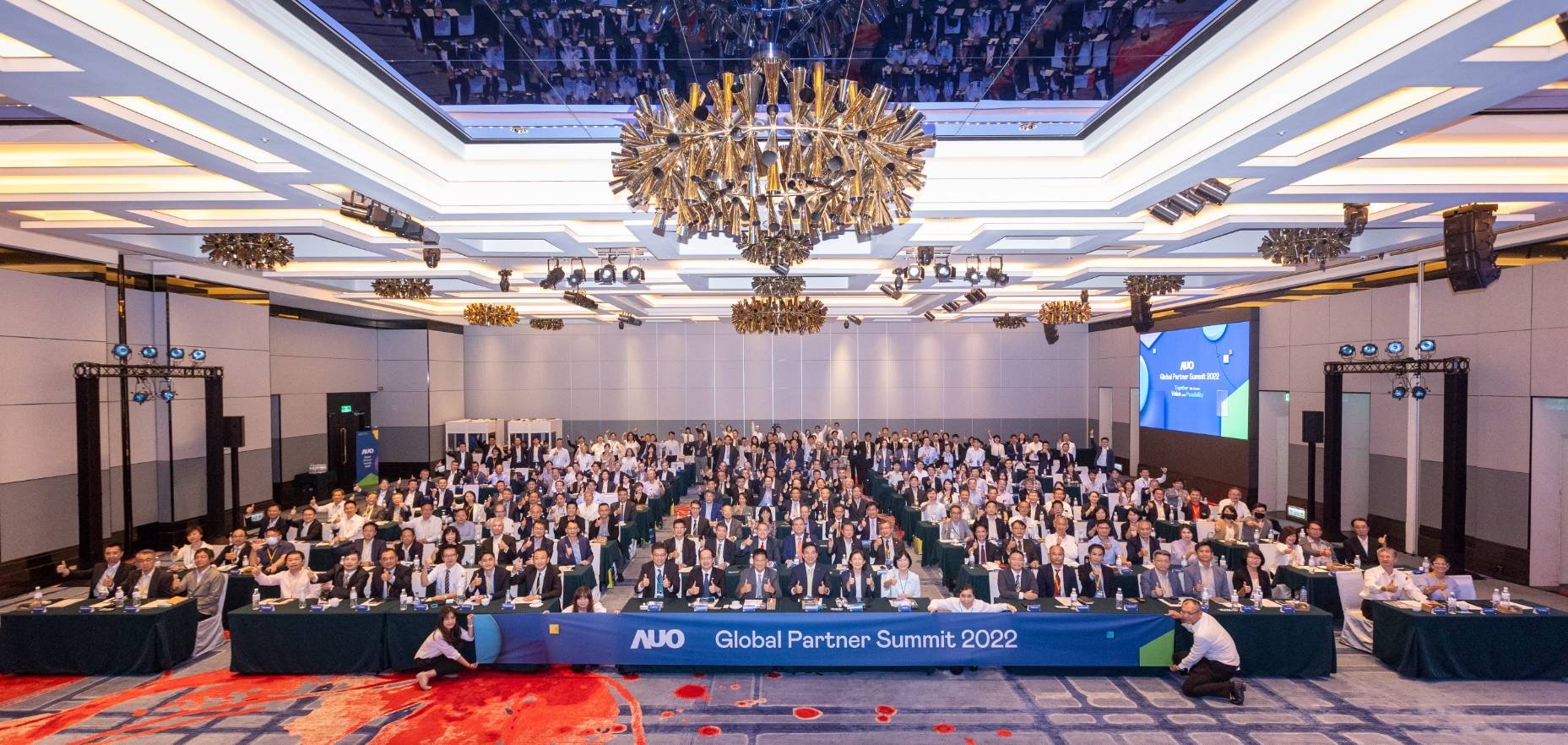 友達推動「安心、創新、用心、同心、盡心」五星職旅，為菲籍員工打造全方位照護，首度贏得「人權實踐與發展領袖獎」殊榮