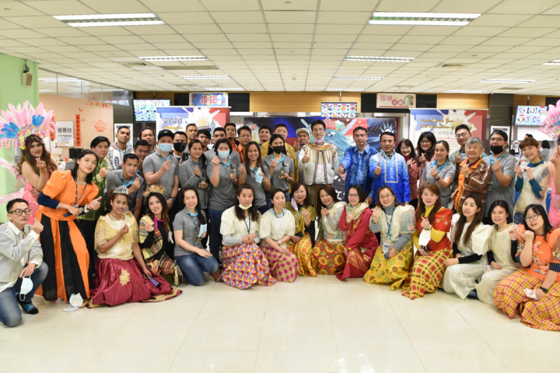 友達推動「安心、創新、用心、同心、盡心」五星職旅，為菲籍員工打造全方位照護，首度贏得「人權實踐與發展領袖獎」殊榮