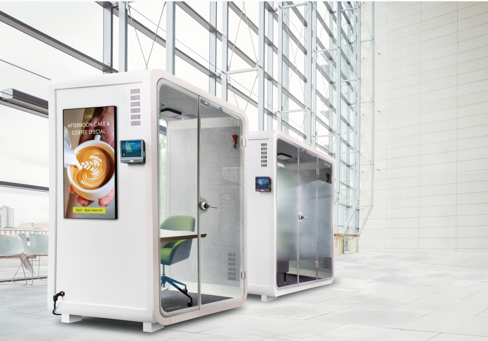 YY易游m6米乐子公司达擎之智慧行动办公舱，采用PDLC智能调光玻璃设计，透过通电与断电的电流切换，呈现透明与雾面效果，具节能降耗特性并兼顾隐私，确保信息安全