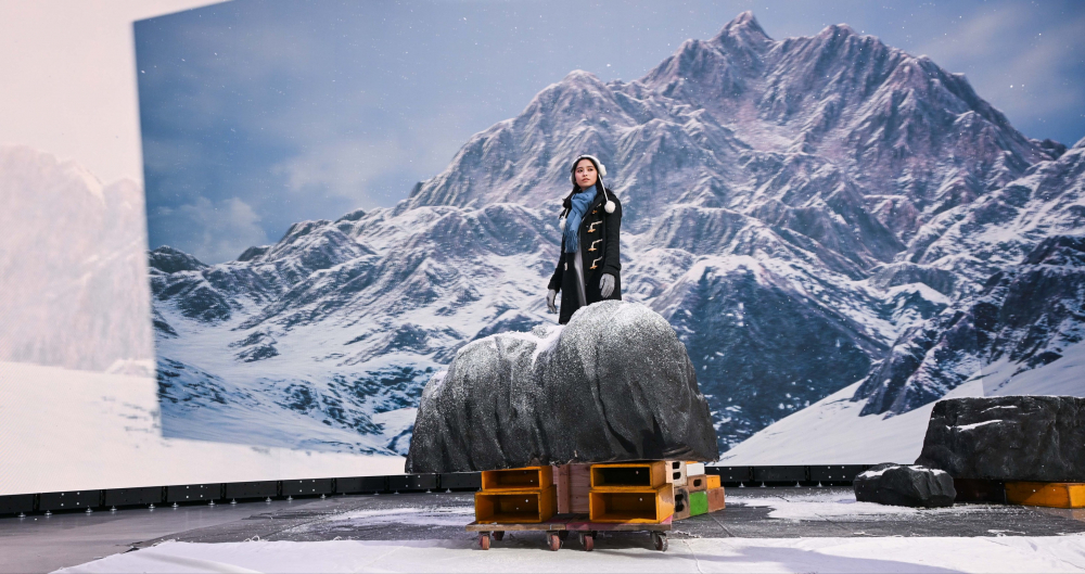 友達顯示屏專業調校技術與專案安裝經驗，使顯示屏呈現創作者想表達的精緻內容，讓表演者有沉浸式臨場感使演出逼真