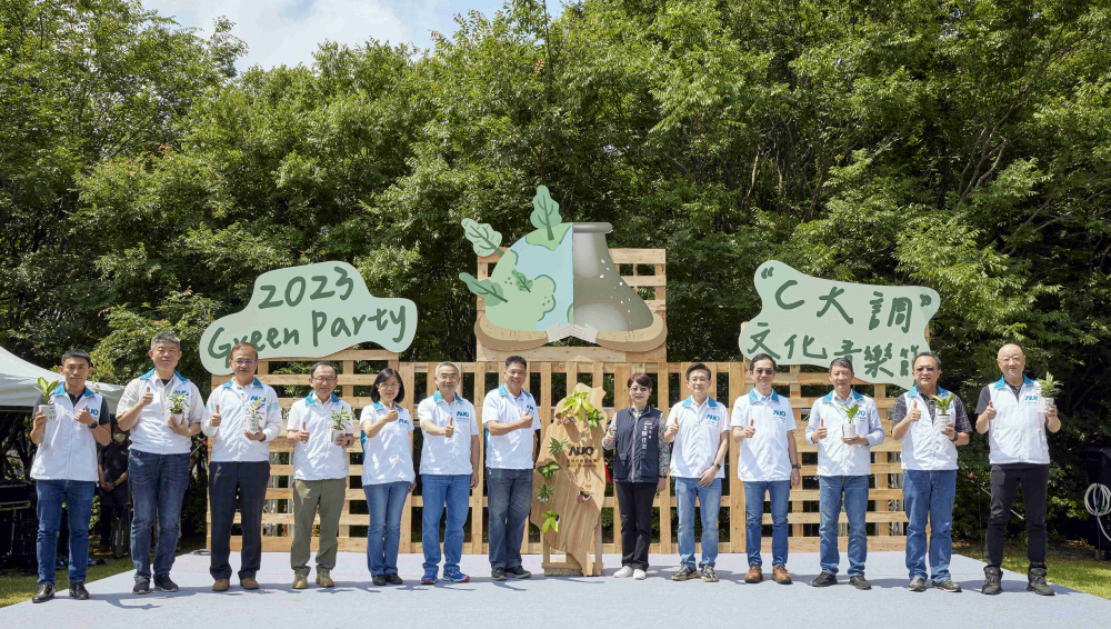 友達光電攜手供應商夥伴及台中市政府，共同倡議及推廣加樹減塑、節能減碳的淨零綠生活