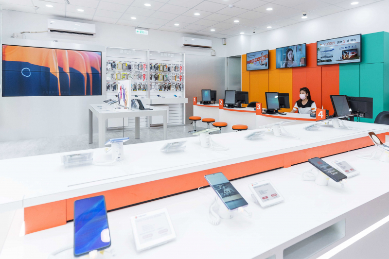 創利空間智慧零售軟硬整合方案，協助台灣大哥大門市完成數位內容行銷系統的佈建，打造全新世代的數位服務據點