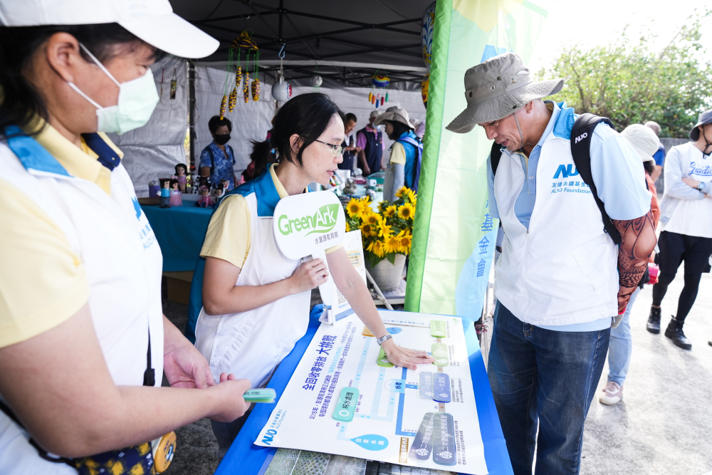 2023年友達永續基金會Ocean Party活動攜手社會企業及地方創生團體，策展食衣行等循環再生環教市集，及電動巴士接駁等低碳活動設計，打造減塑低碳的永續淨灘活動