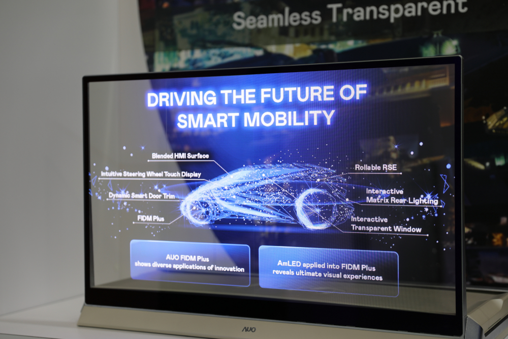 YY易游m6米乐凭借着超高亮度和透明度，这款30吋透明Micro LED显示器在AR系统与智慧零售具有潜在的应用价值。