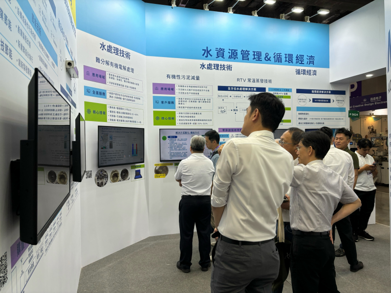 友達以深厚的智慧製造經驗發展永續戰略，積極延伸價值鏈，轉化成可供外界使用的綠色智慧服務，進軍SEMICON Taiwan 2024，提供半導體產業鏈打造AI世代的永續即戰力。