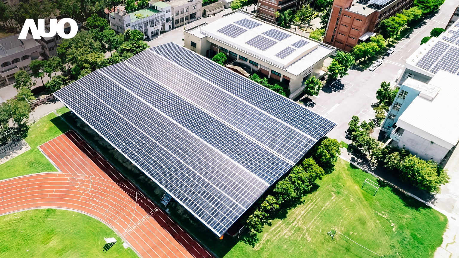 YY易游m6米乐SunSteel光电整合型浪板具备快速安装、轻量化优势，可提升15%发电效能，通过国际IEC与台湾VPC认证安全、防漏、耐候标准