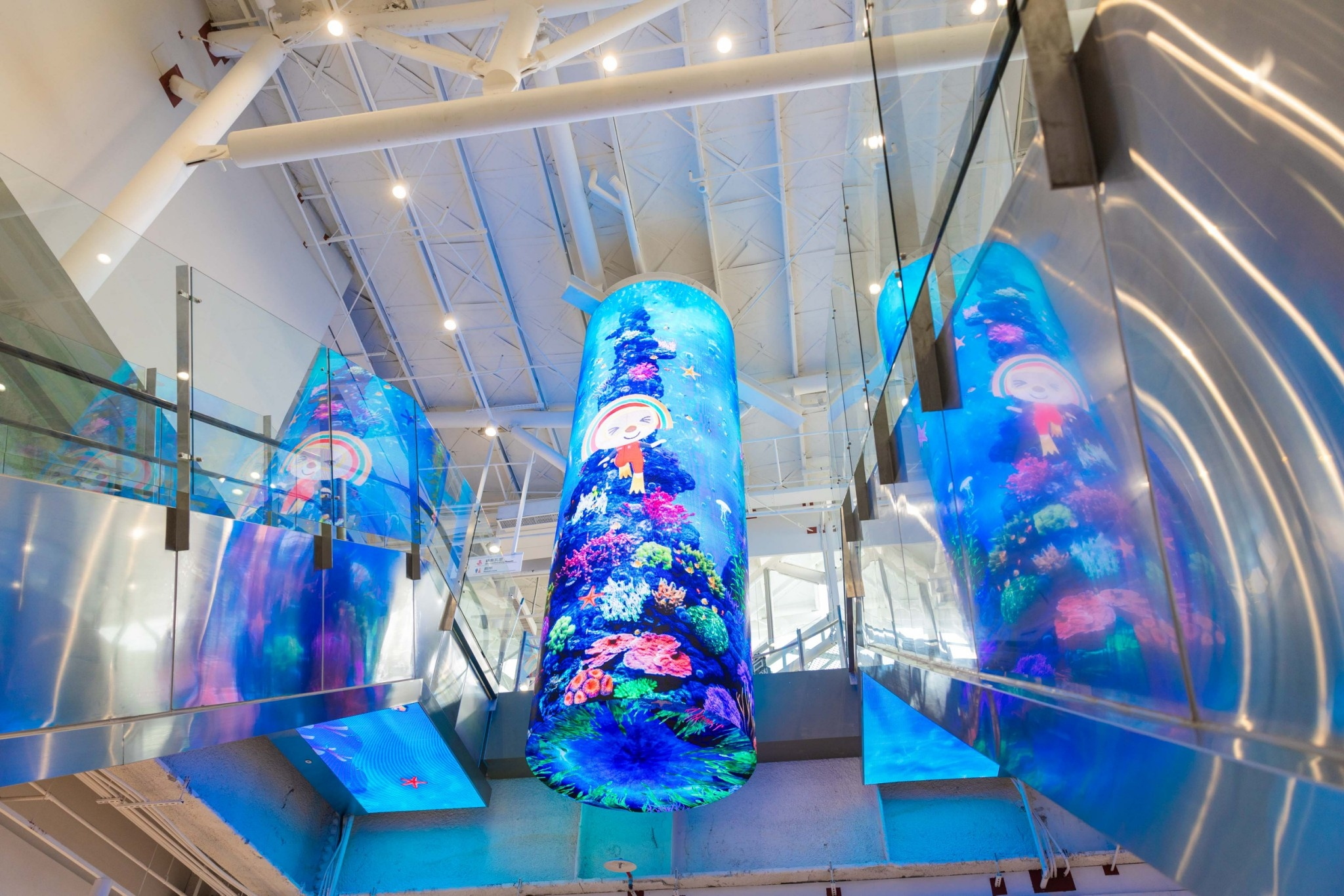 達擎與傑可達整合先進顯示技術與軟硬體應用服務，提供一系列大型LED顯示解決方案，為全新改裝開幕的「清水服務區」佈局嶄新視覺體驗。