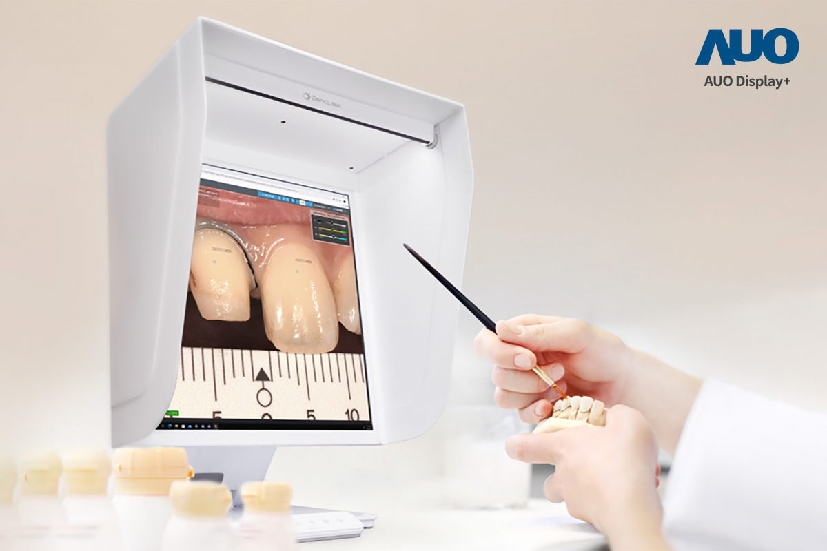 達擎智慧牙科比色解決方案獲得2025智慧顯示應用大賞之智慧醫療獎，透過獨家色彩還原運算及AI技術，以搭載友達A.R.T.先進抗反光顯示器，擬真還原影像，提升假牙製作效率並大幅降低重製率