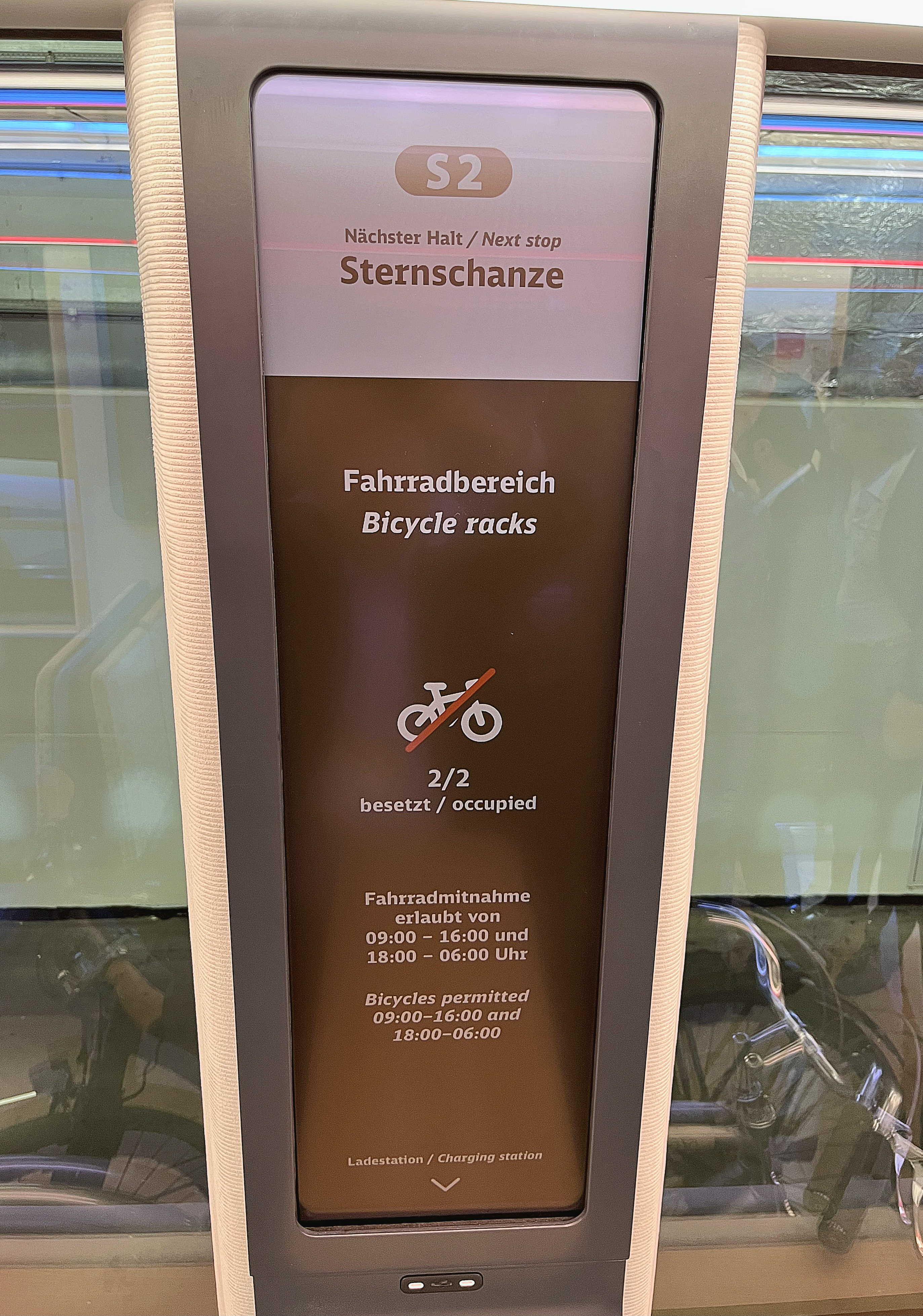 达擎HiRaso显示技术采用胆固醇液晶独特的双稳态特性及反射环境光线的方式，发挥最佳能源运用效率，其仅在更换显示画面时才消耗电力，在持续静止的画面显示上则为零耗电，与传统液晶显示技术相比大幅节省90%能耗