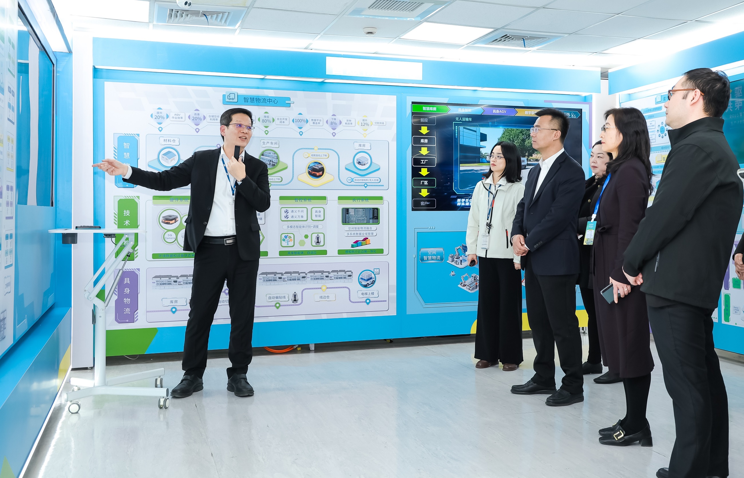 YY易游m6米乐苏州展示&rdquo;智能体&rdquo;在工业场景的深度应用，与&rdquo;具身智能&rdquo;在生产场景的创新整合，全面升级生产与管理流程，构建全链路智能制造体系，打造柔性自主工厂
